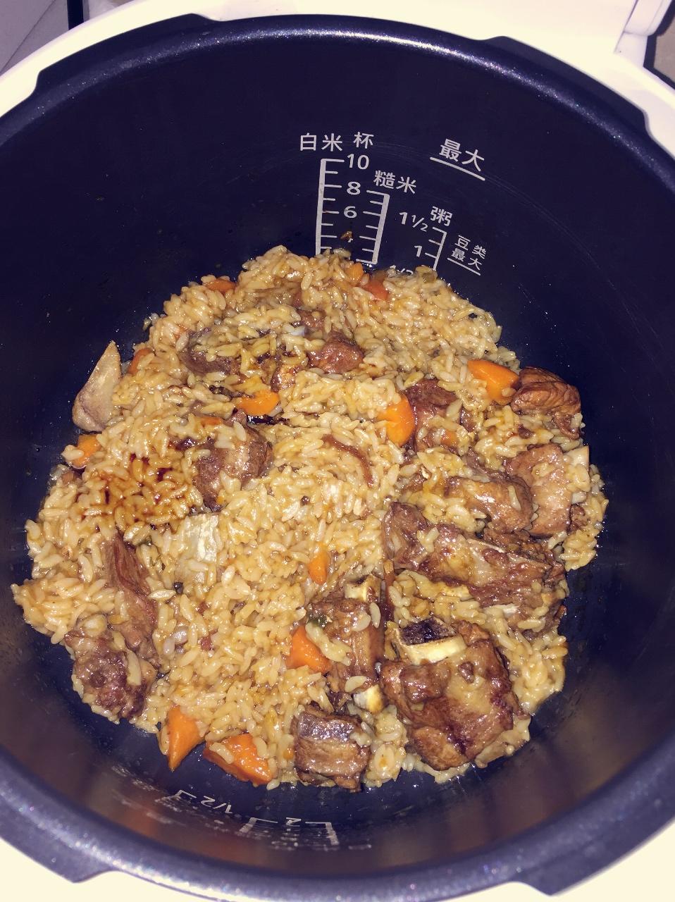 喷香排骨焖饭（爆好吃）