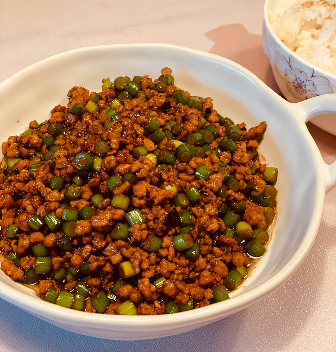 蒜苔炒肉末，三碗米饭都不够吃