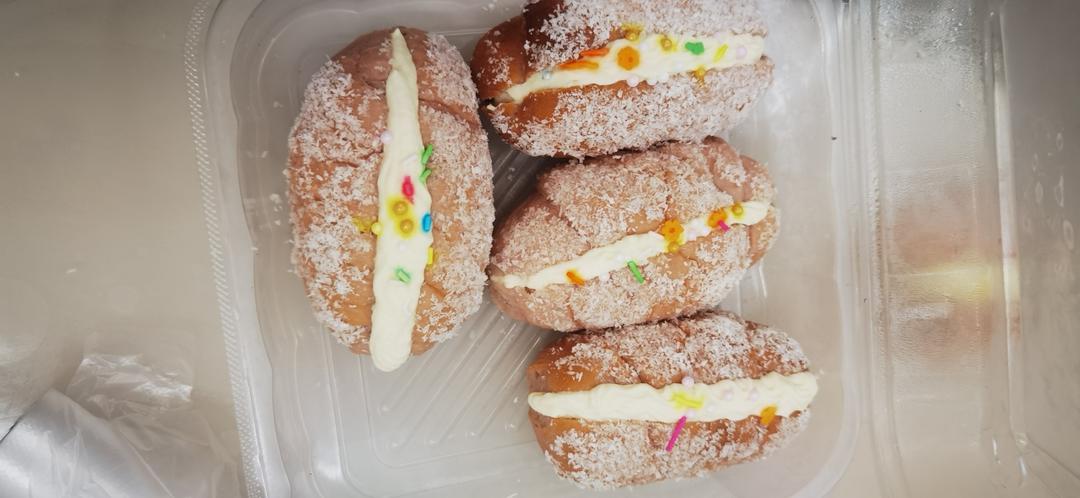 草莓奶油卷！这是面包师的“搪瓷盆草莓蛋糕”