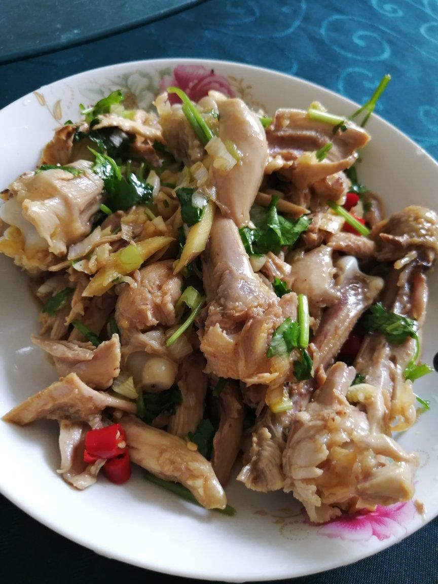 凉拌手撕鸡腿