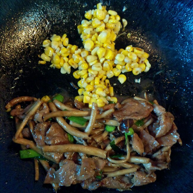 鲜茶树菇炒肉