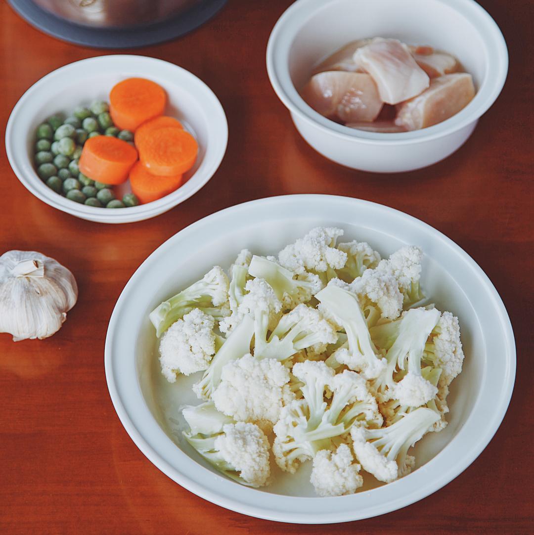 低碳水胡萝卜鸡肉菜花饭Cauliflower Rice的做法 步骤1