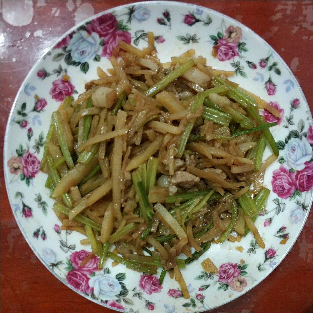 芹菜炒土豆丝