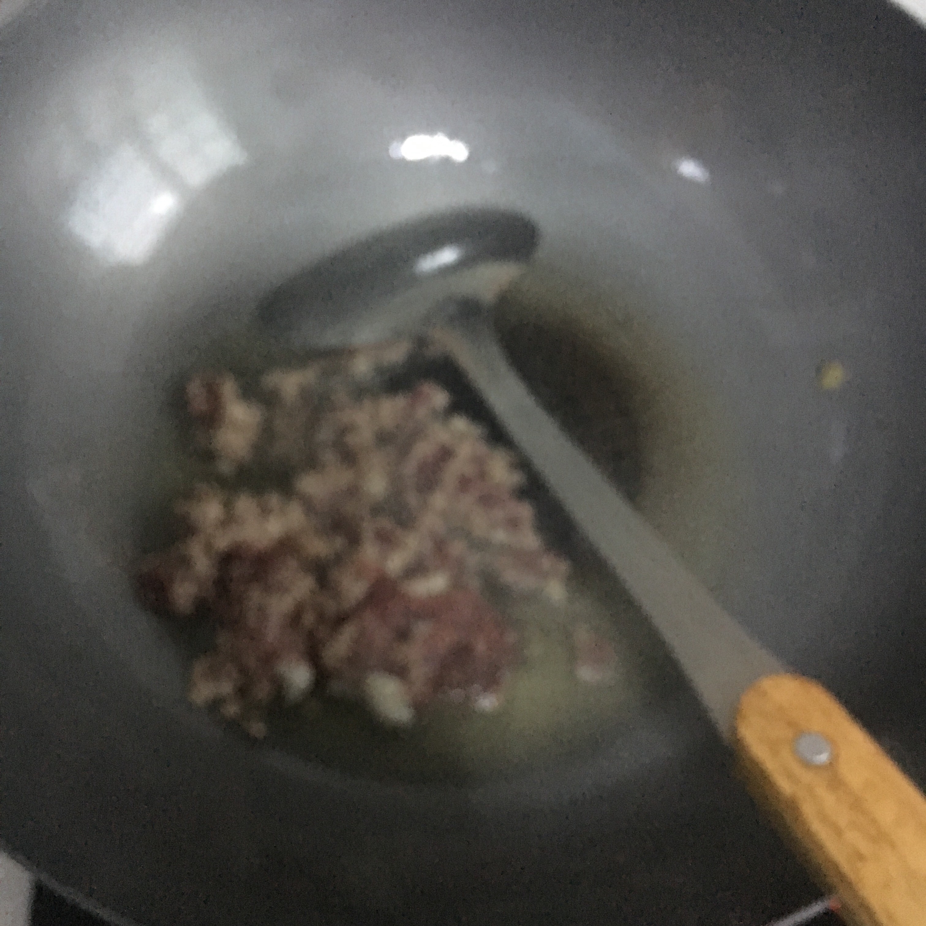 带劲青豆炒肉末的做法 步骤2