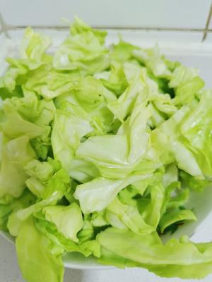 炝炒泡菜圆白菜的做法 步骤2