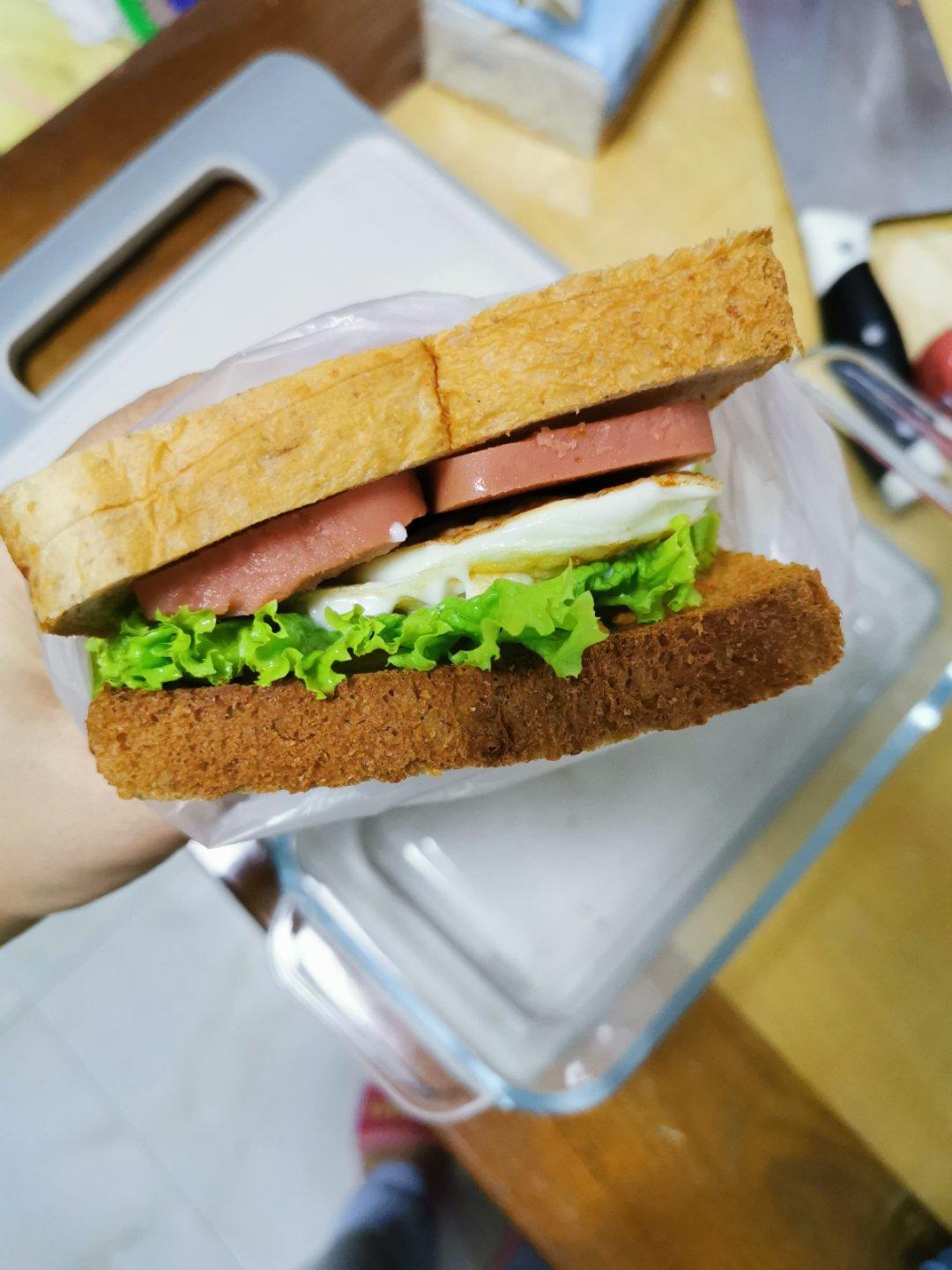 全麦吐司火腿三明治