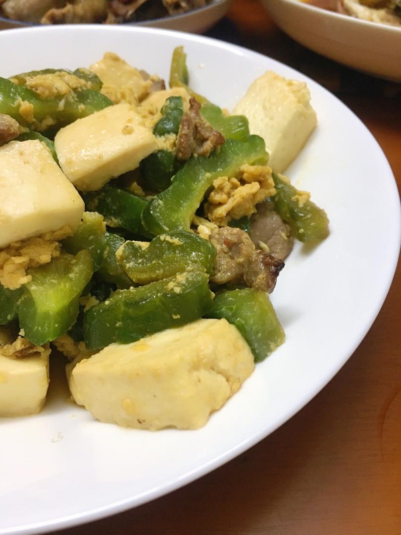 苦瓜豆腐鸡蛋炒 ゴーヤチャンプルー
