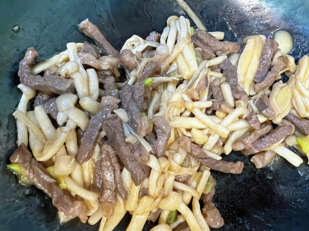 蚝汁海鲜菇炒牛柳