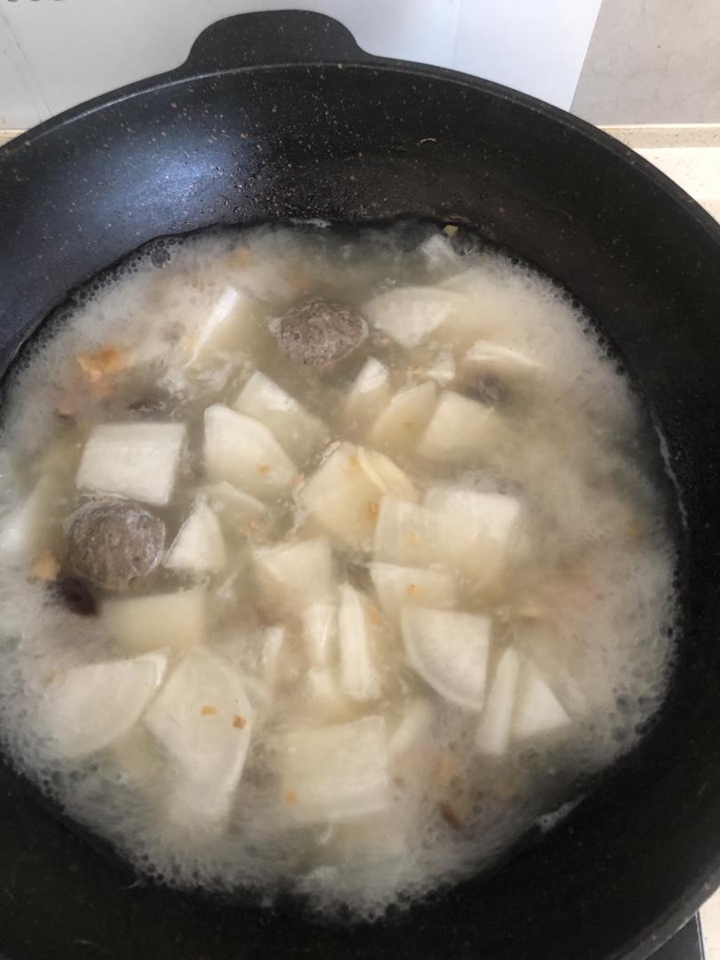 白萝卜干贝汤