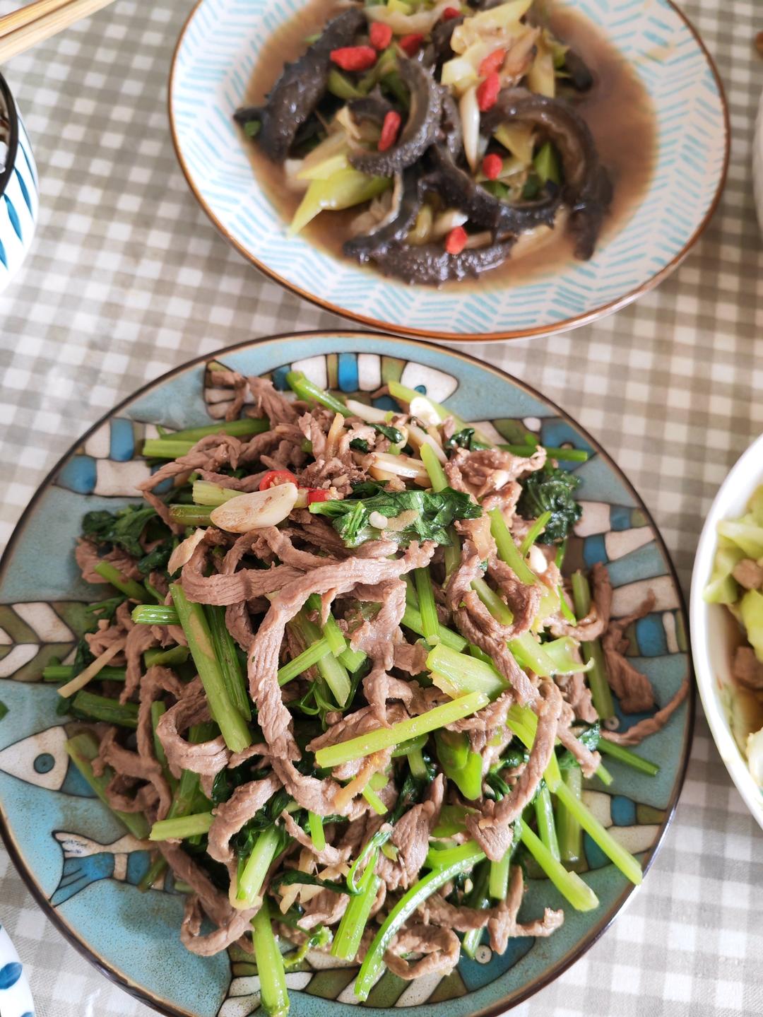 厨师长教你：“青椒牛肉丝”的家常做法，家乡的味道，先收藏了