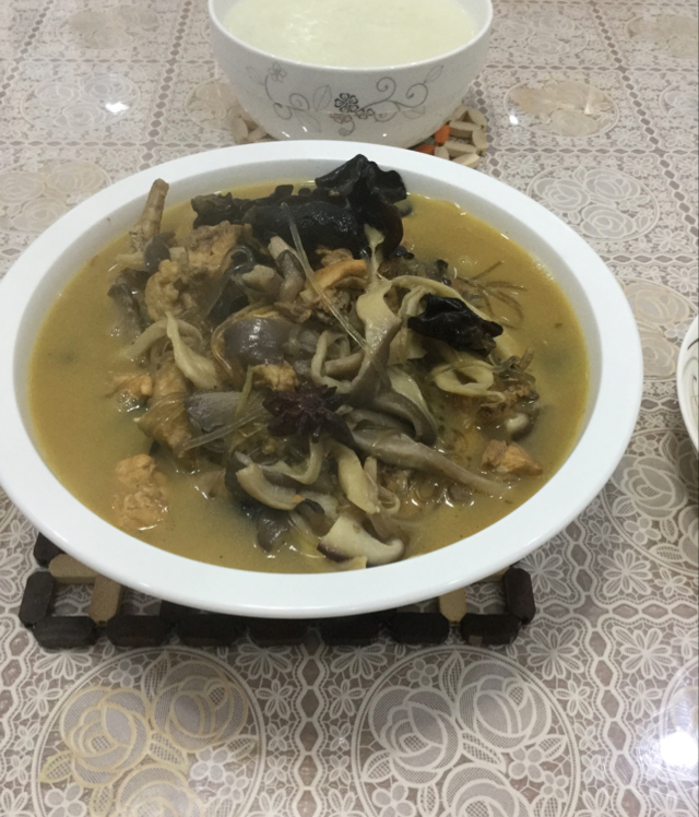 小鸡炖蘑菇