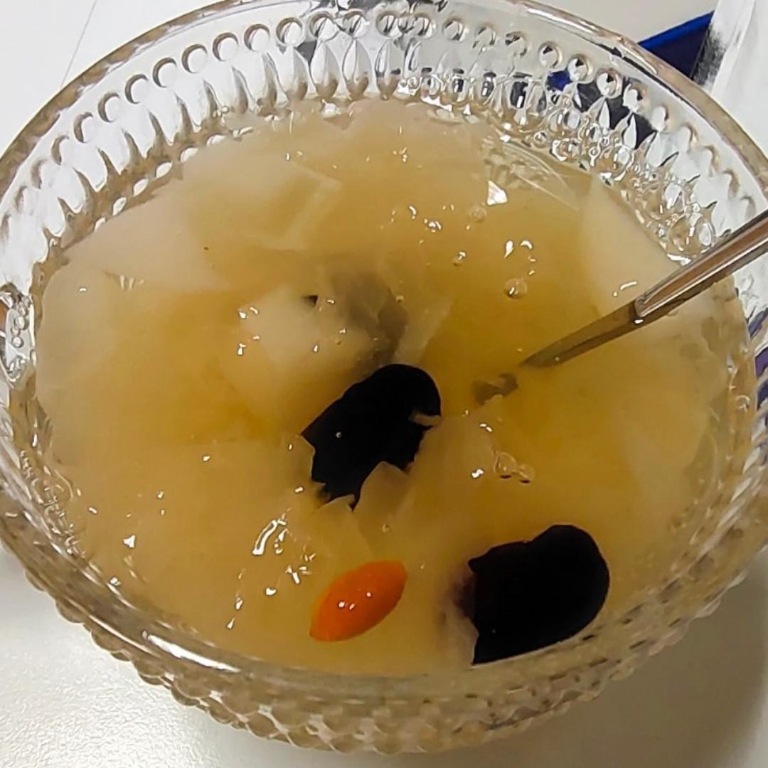 银耳雪梨红枣羹