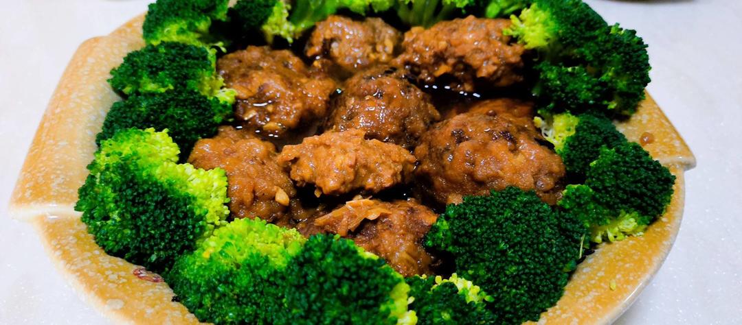 四喜丸子（红烧狮子头）