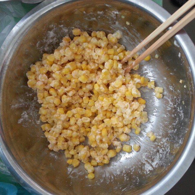 椒盐玉米的做法 步骤2