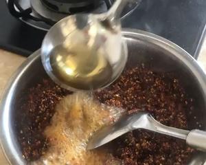 家常版辣椒油的做法 步骤9