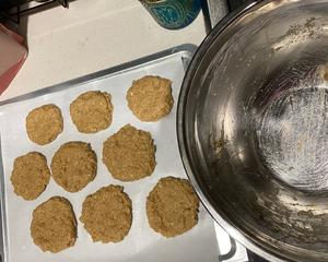 生酮 0碳水的糯唧唧椰香软饼干（超低卡纯净脂肪炸弹 零卡燕麦纤维粉应用实验4号）的做法 步骤5