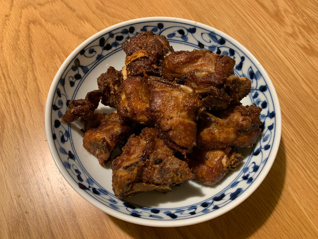 外酥里嫩的油炸排骨