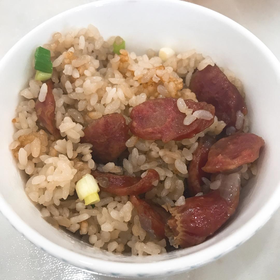 广式腊味煲仔饭