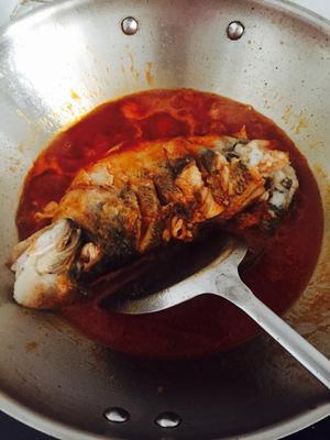 茄汁烧鲈鱼的做法 步骤5