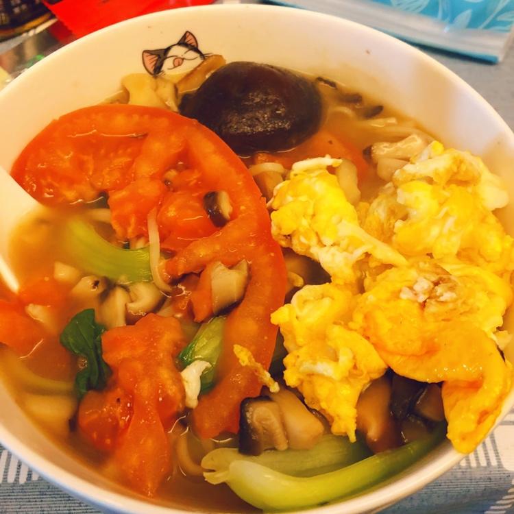 菌汤面条 看得见的香菇 尝得到的鲜美 这才是真正的菌汤