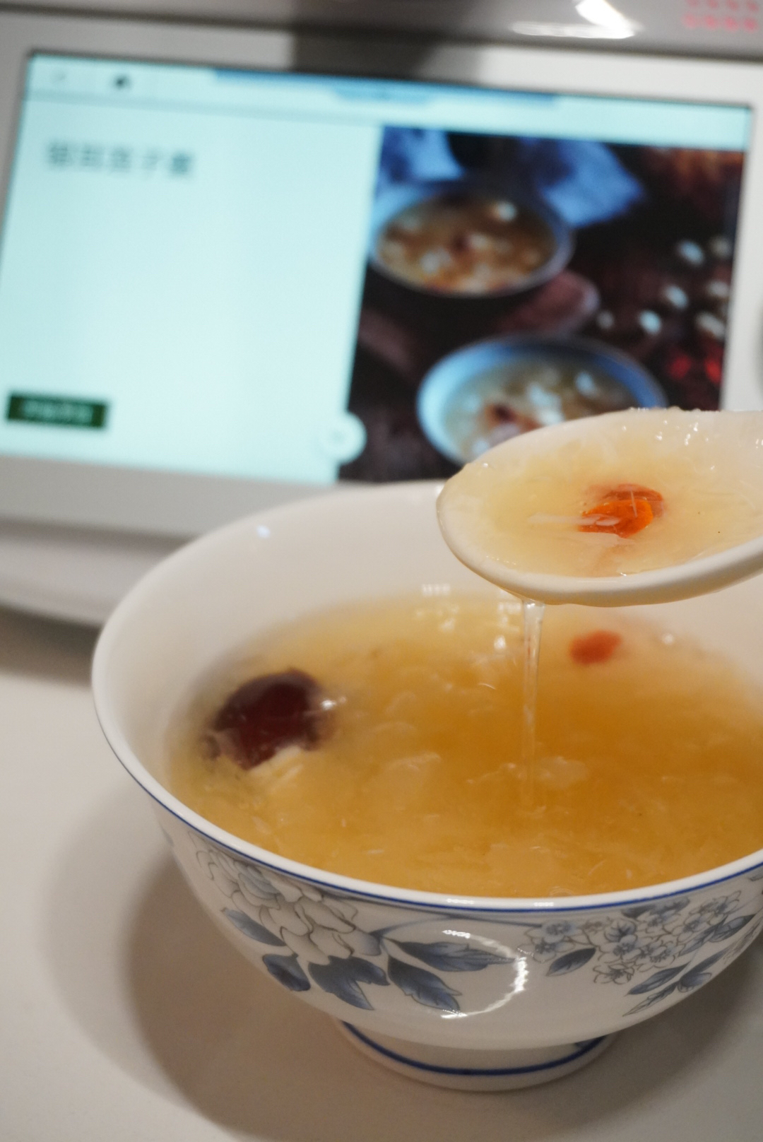 秋冬养生汤水——银耳百合莲子汤的做法