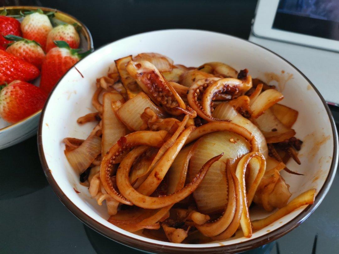 洋葱炒鱿鱼须