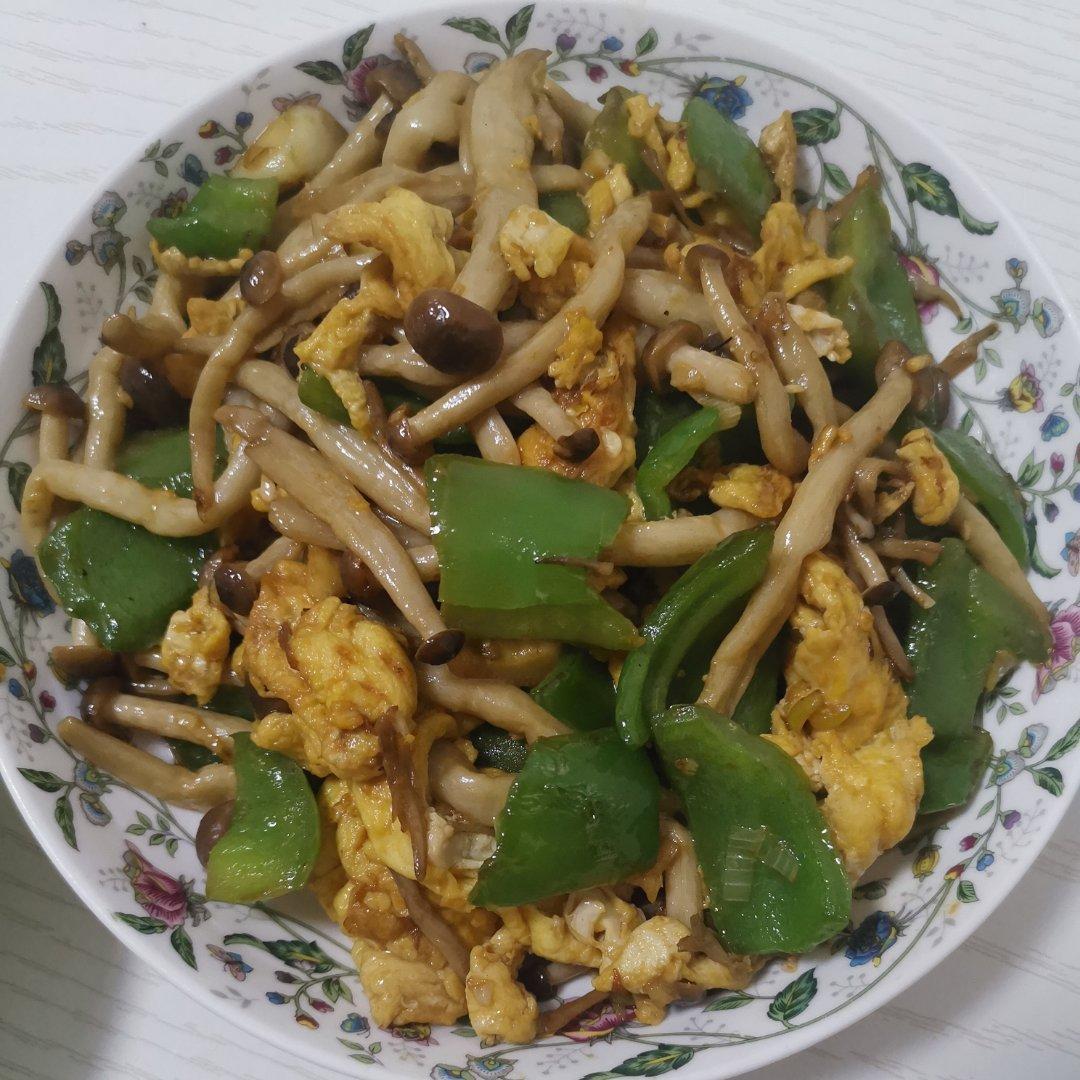 蟹味菇滑蛋柿子椒（十分钟快手菜）