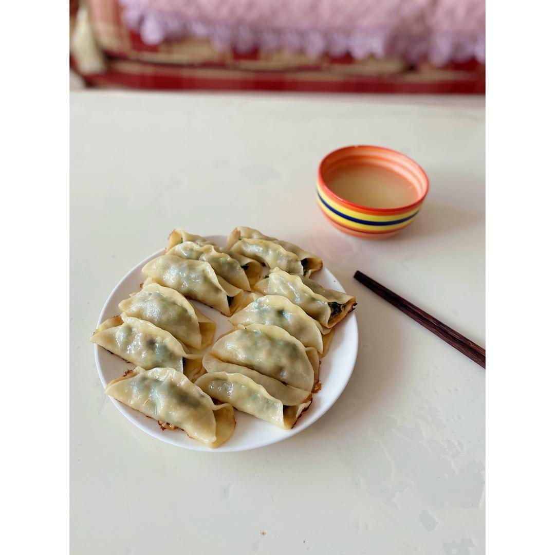 三鲜锅贴