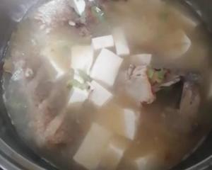 生酮－鲈鱼豆腐汤的做法 步骤7