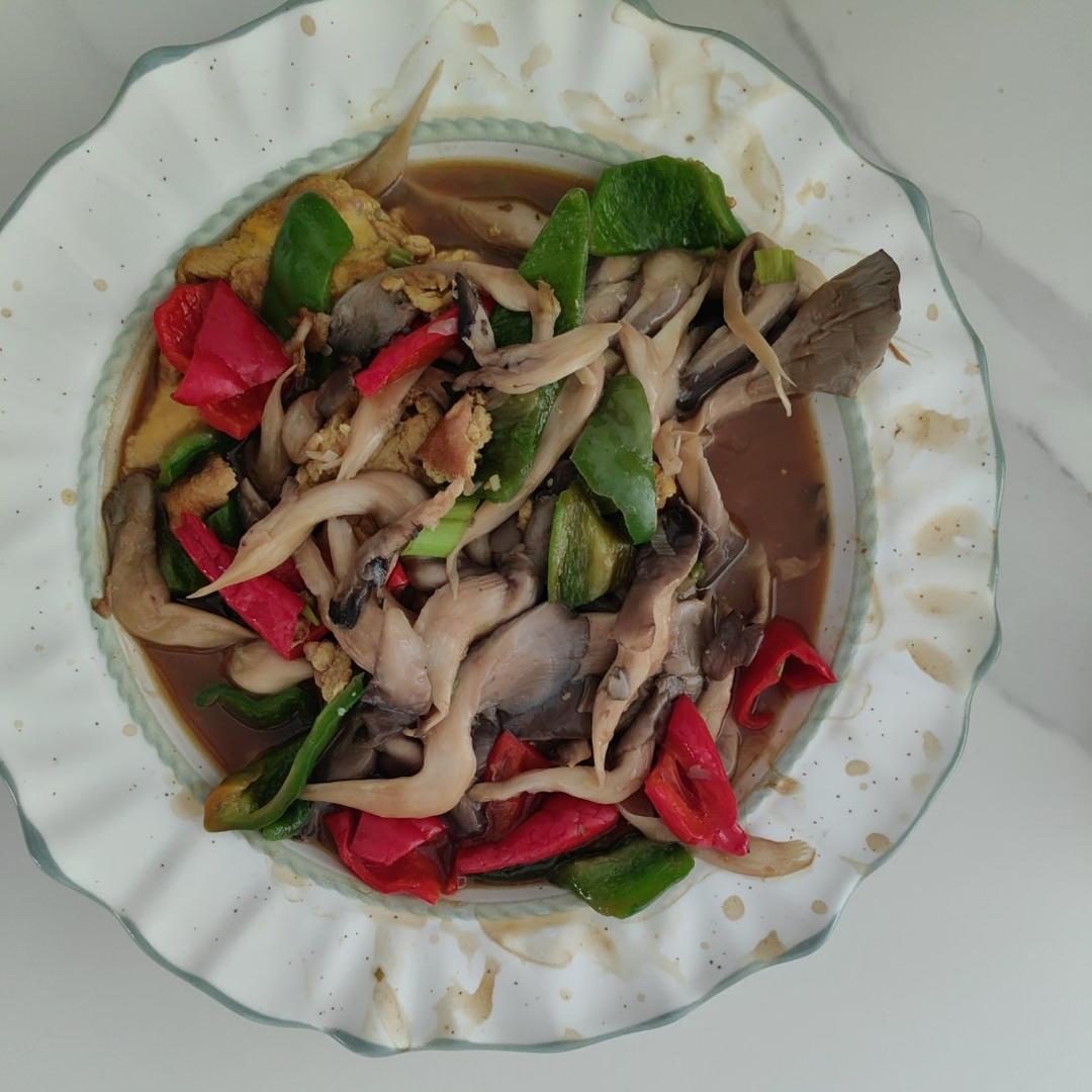平菇青椒炒鸡蛋 好吃又营养的超快手家常菜
