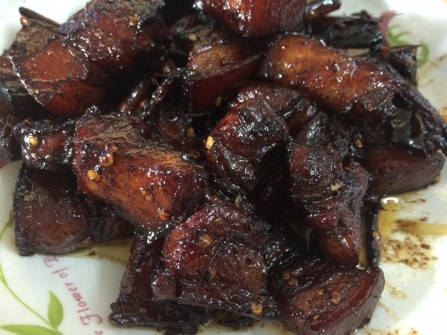 吃着碗里望着锅里的红烧肉