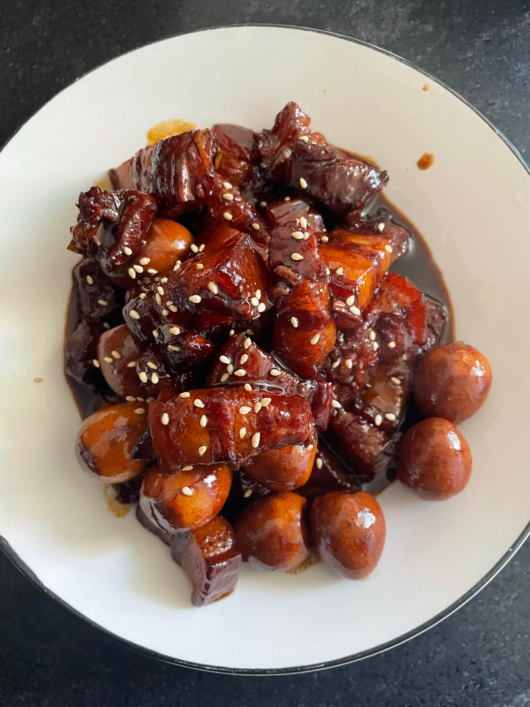 加了鹌鹑蛋后，这盘红烧肉，美味的逆天啦——鹌鹑蛋烧肉（孔瑶食谱）