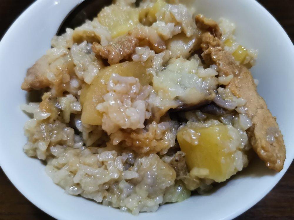 土豆焖饭（电饭锅版）