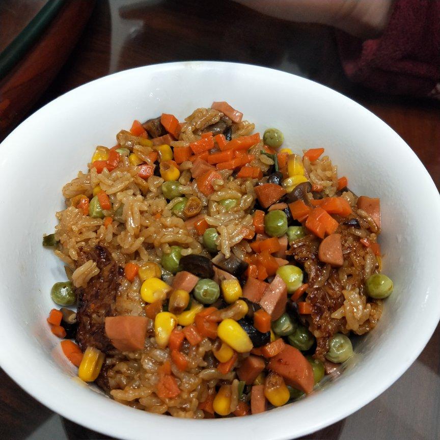 懒人必备～电饭煲腊肠焖饭