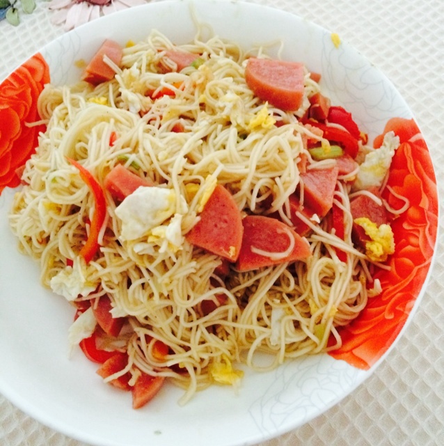 香肠鸡蛋炒面