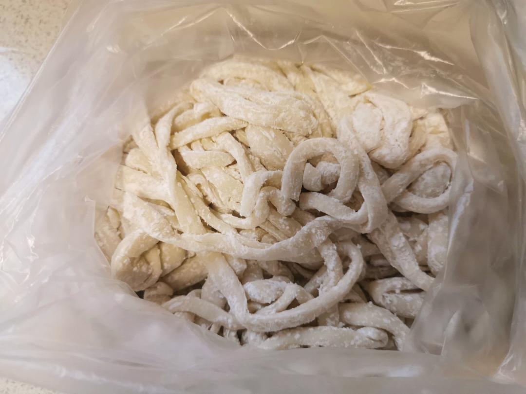 快手纯手工擀面条