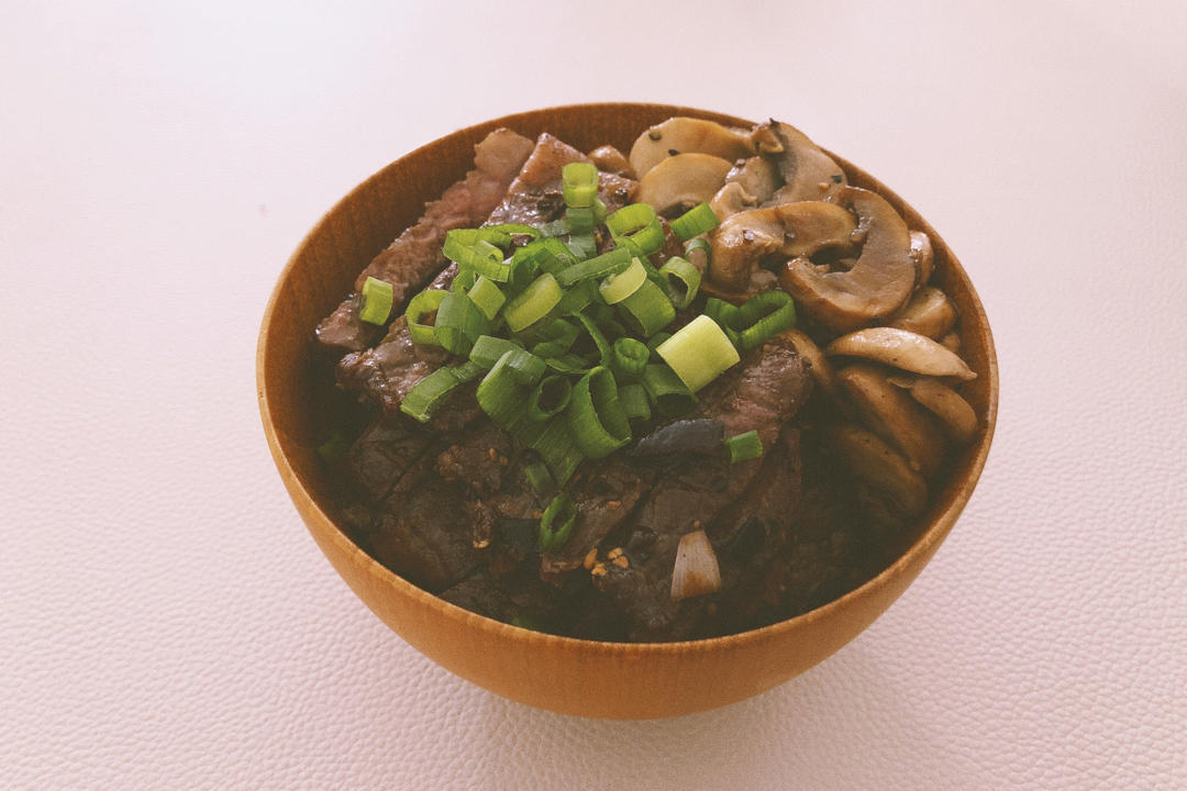 日式牛排饭Steak Donburi