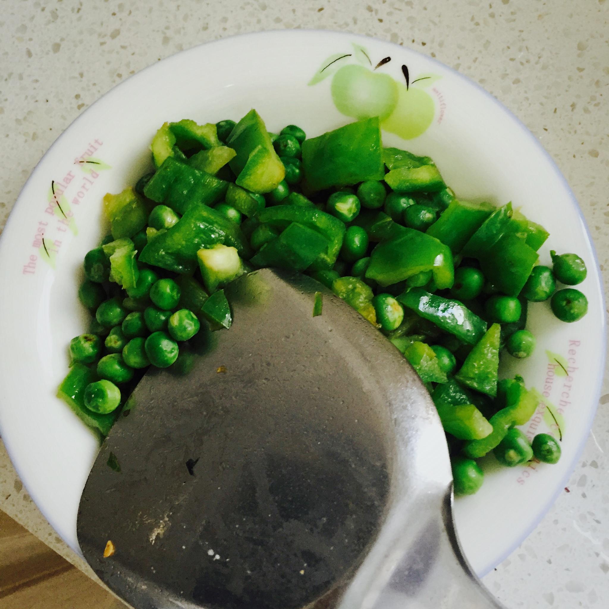 豌豆青椒肉丝的做法 步骤4