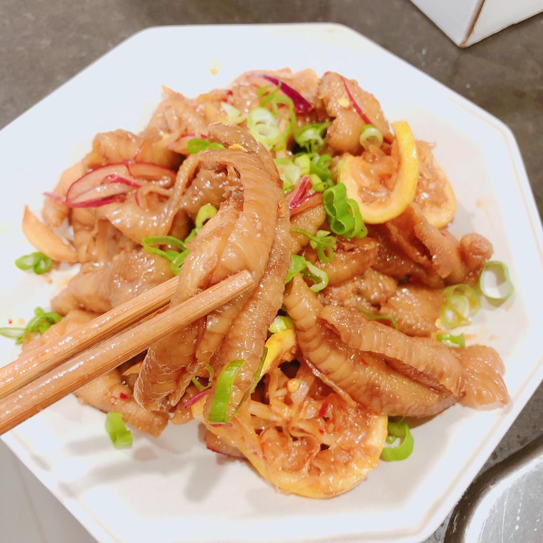【酸辣无骨凤爪】