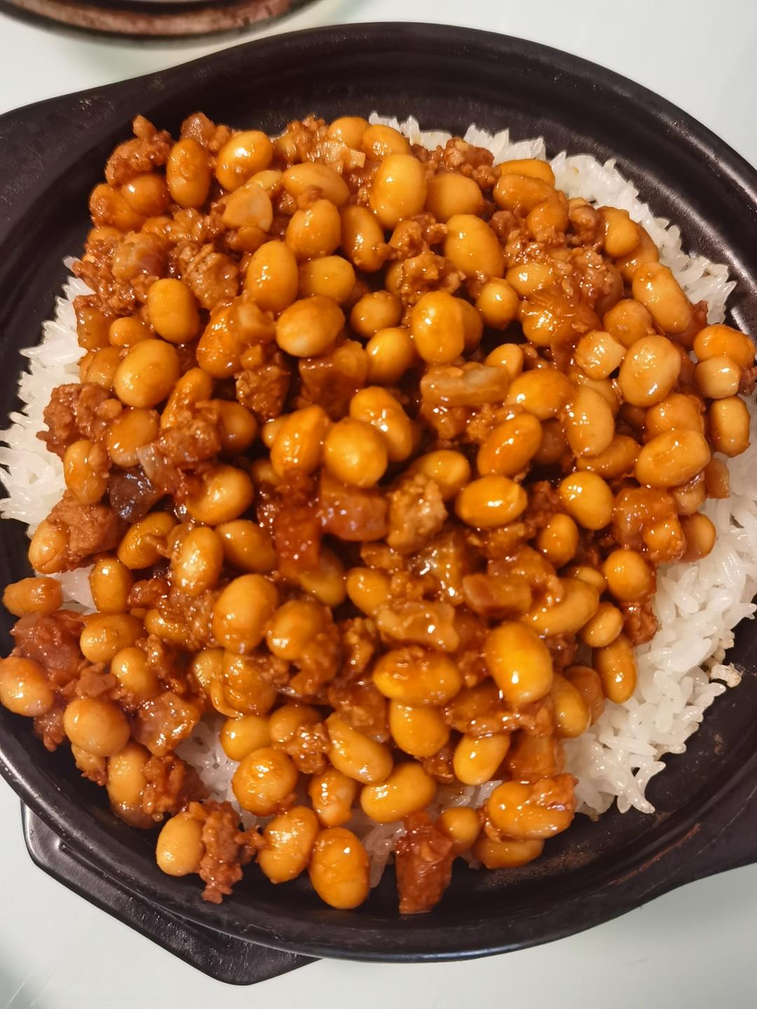 黄豆牛肉煲仔饭