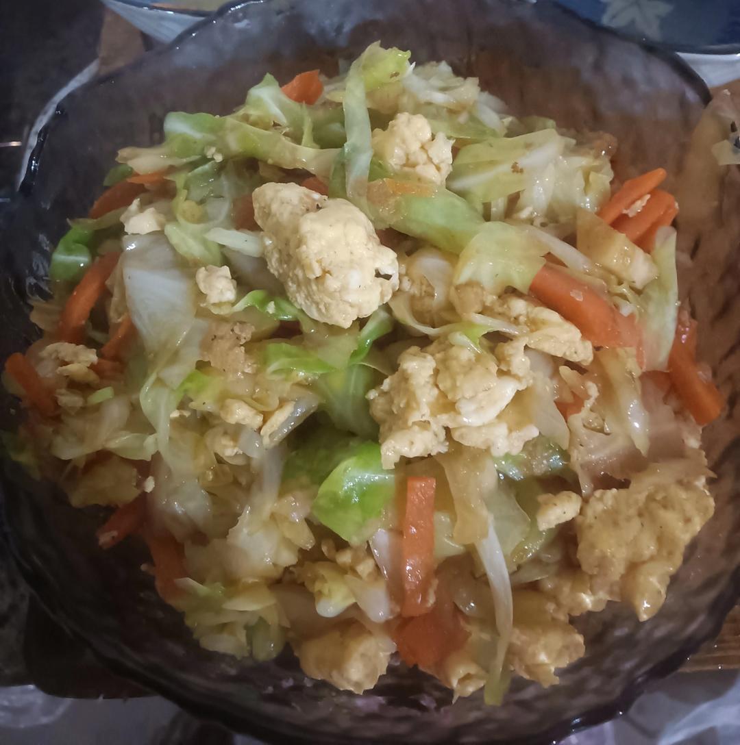 超级下饭的家常菜！给肉都不换的包菜炒鸡蛋