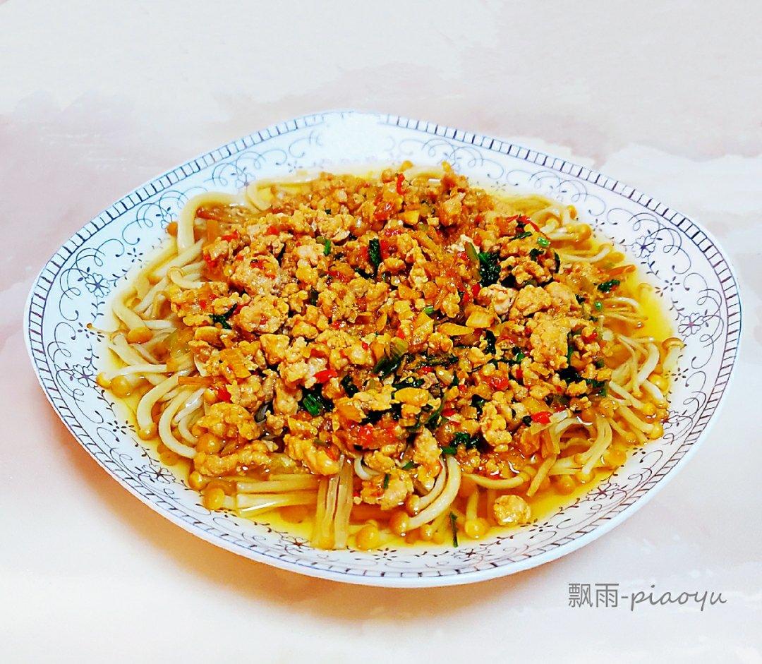 蒜蓉肉末浇金针菇