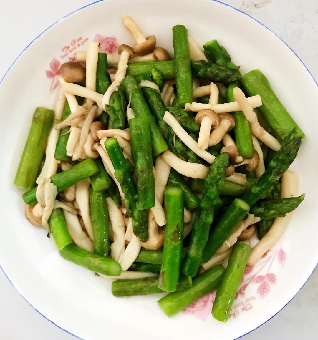 awake911做的芦笋炒蘑菇