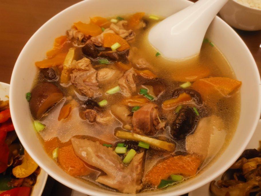 奶奶教的鲜香肥美香菇炖鸡汤