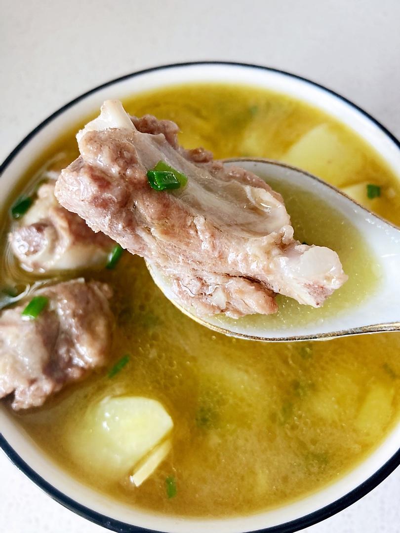 卜卜宝贝她娘做的土豆排骨汤