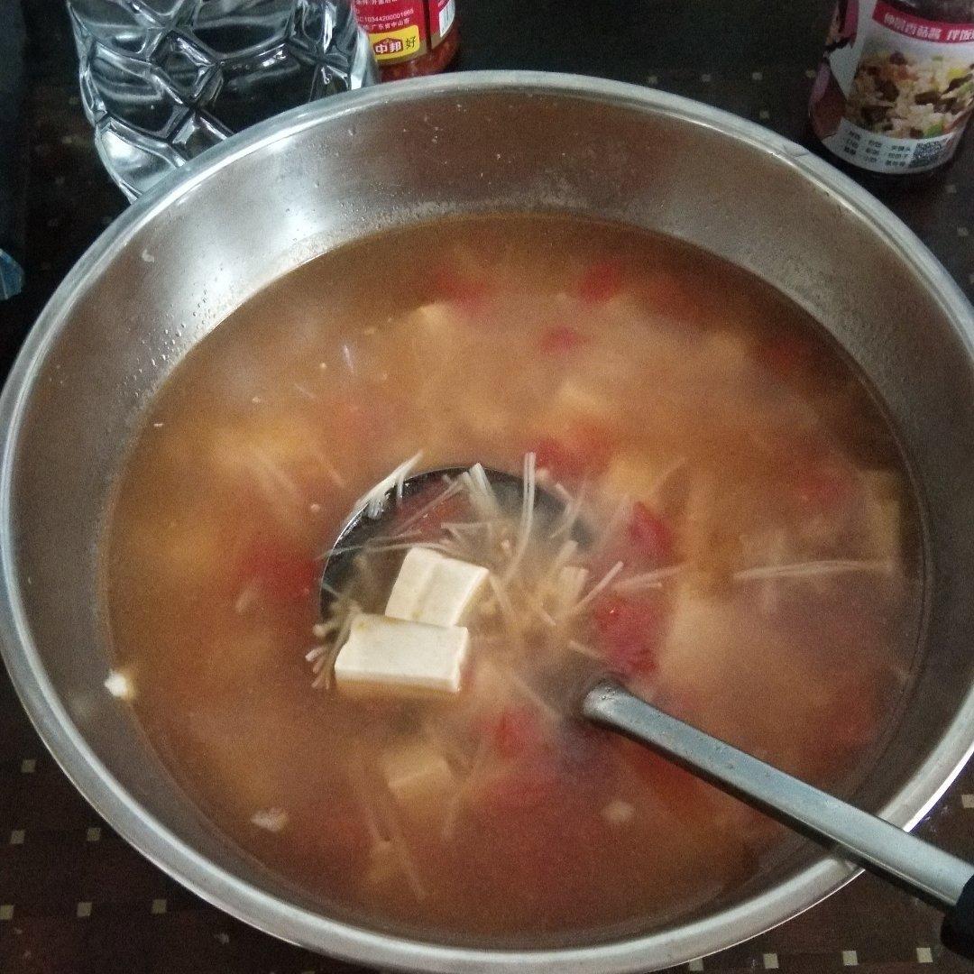 减脂快手菜～番茄金针菇豆腐汤