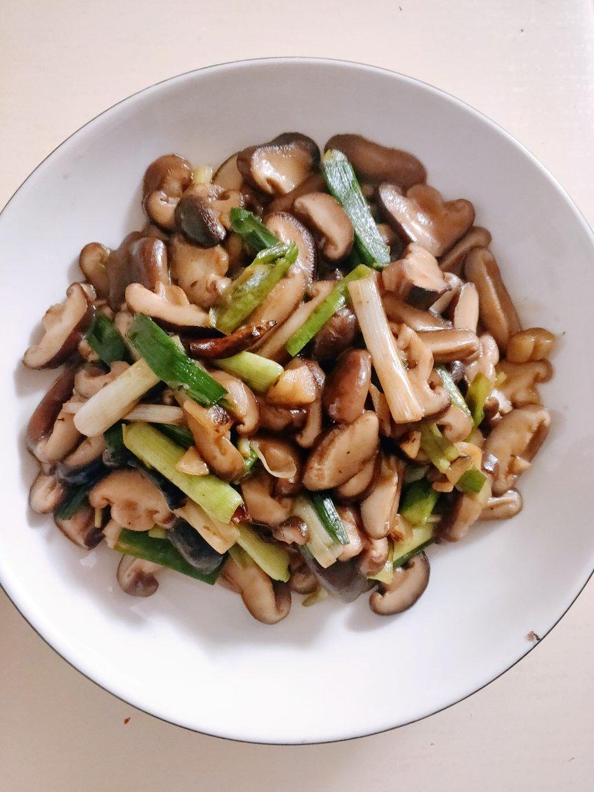 群儿k0qm做的低脂美味比肉还好吃的爆炒香菇