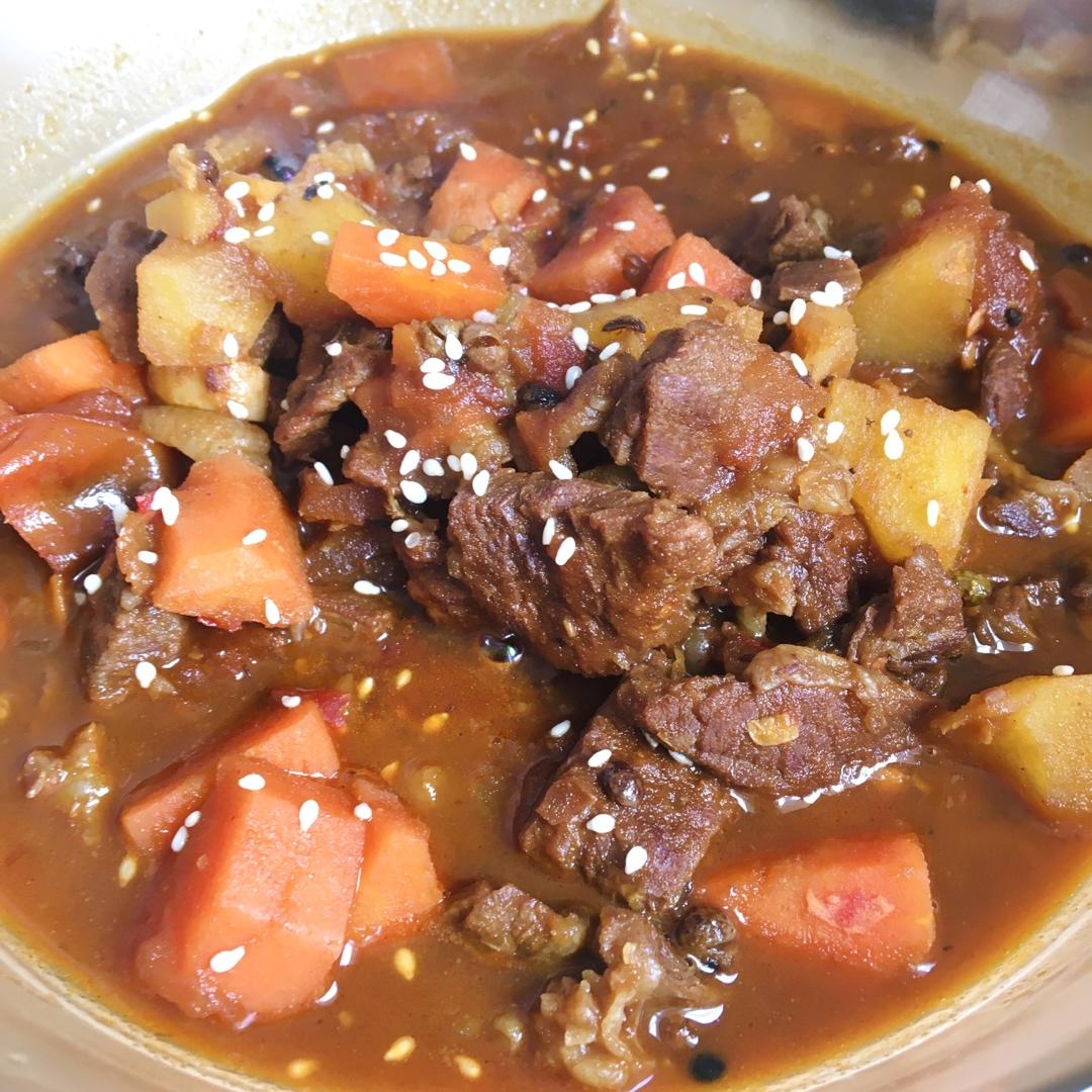 胡萝卜土豆～炖牛腩