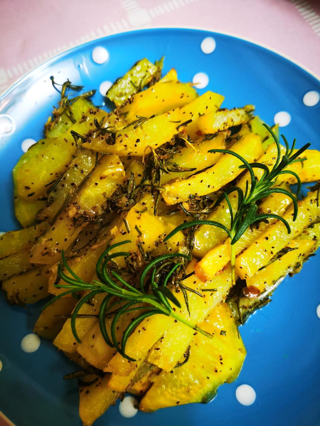 迷迭香烤土豆【妞的食记】