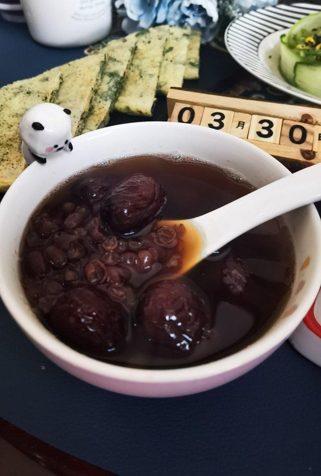 此粥美容养颜补血❗️四十岁都没人敢叫阿姨‼️多吃还可以增强免疫力